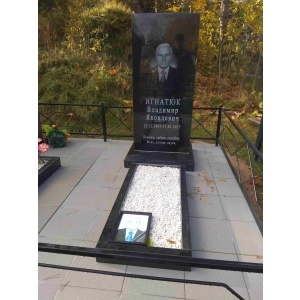 Вертикальный памятник в Минске